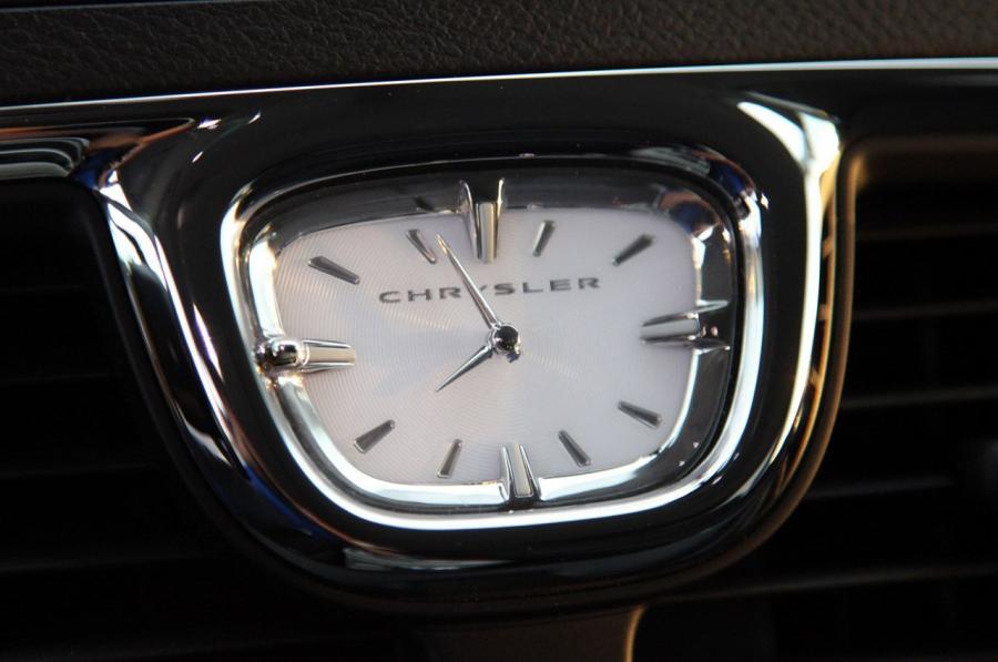  Chrysler Town & Country Touring 2011 года  (фото 17 из 43)